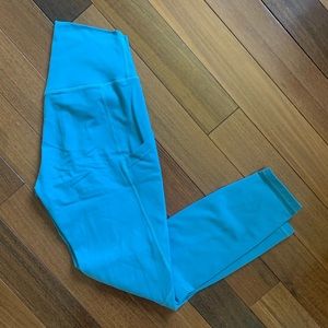 Light blue PTULA women’s pocket 7/8 leggings